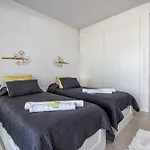 Vivi Homes - Sana Pool, Sauna, Gym & Apartment