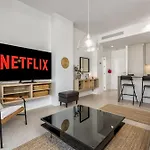 شقة Vivi Homes - Sana Pool, Sauna, Gym &