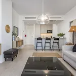 Vivi Homes - Sana Pool, Sauna, Gym & *