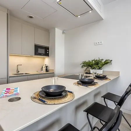 Vivi Homes - Sana Pool, Sauna, Gym & Lägenhet *