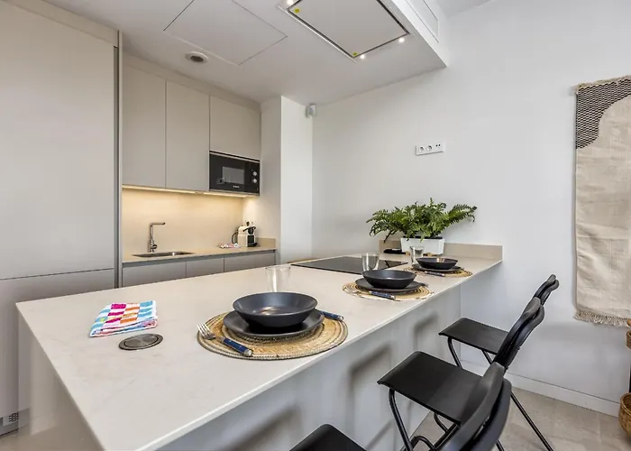 Vivi Homes - Sana Pool, Sauna, Gym & Lägenhet *